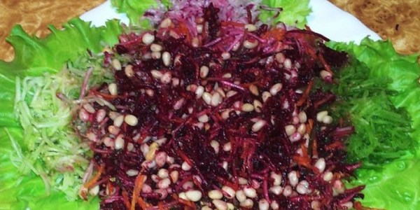 Салат из свеклы с грецкими орехами - пошаговые рецепты приготовления с маслом, майонезом или сметаной