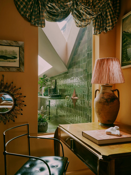 Смелые краски и интересный декор в доме мексиканского дизайнера в Лондоне