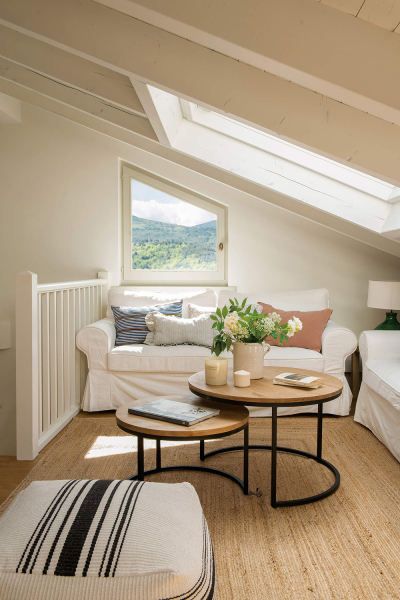 Уютное крыльцо с видами и нотки Прованса: красивый домик в Пиренеях